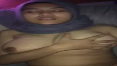 Bokep Jilbab Indo Suka Embat Kontol Orang Tua poster